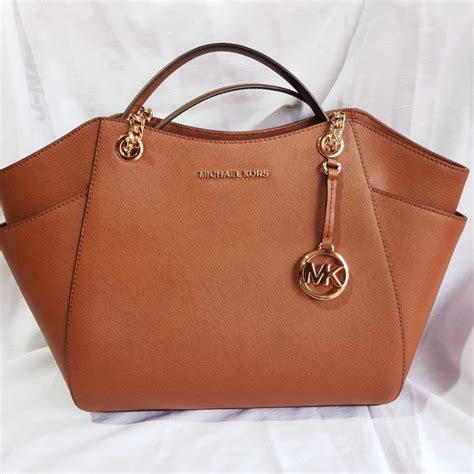 las carteras michael kors son de plastico|carteras Michael Kors originales.